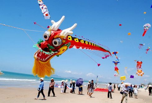 フエで2019凧祭りを主催