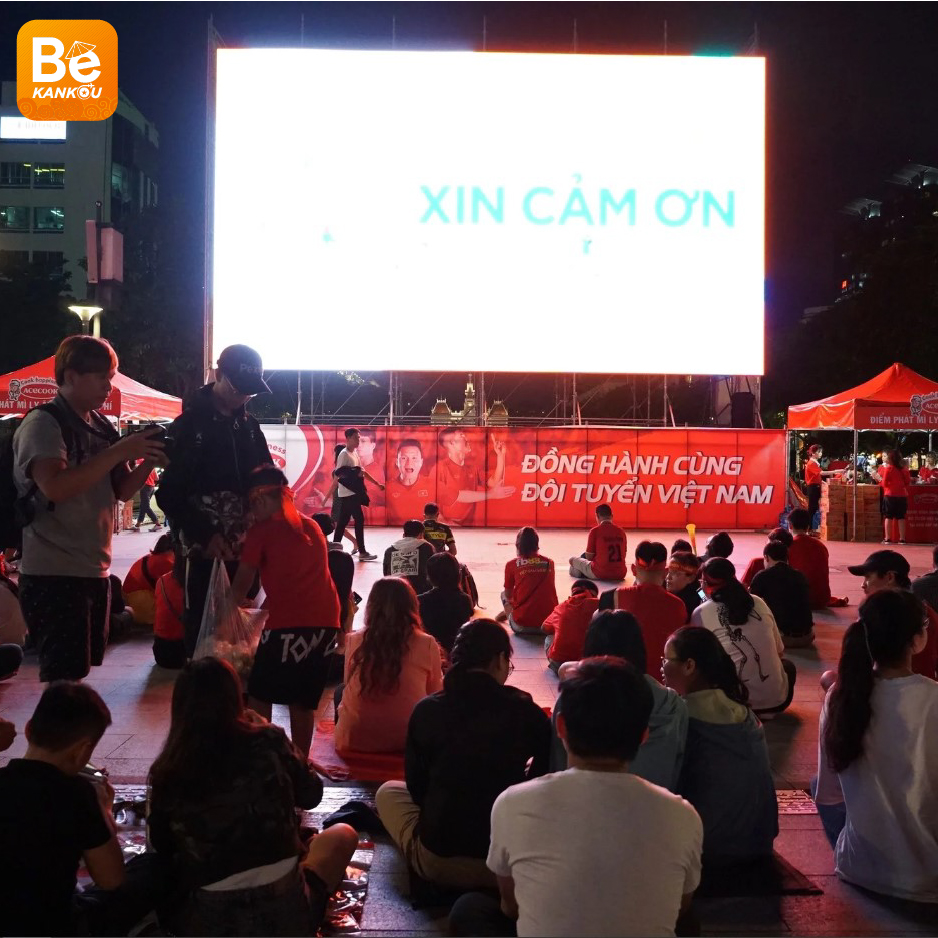 ベトナムにおける注目のイベント：9月5日の夜、NGUYEN HUE（グエンフエ）通りには、ベトナム対タイのサッカー試合を放送する大型スクリーン設置-01